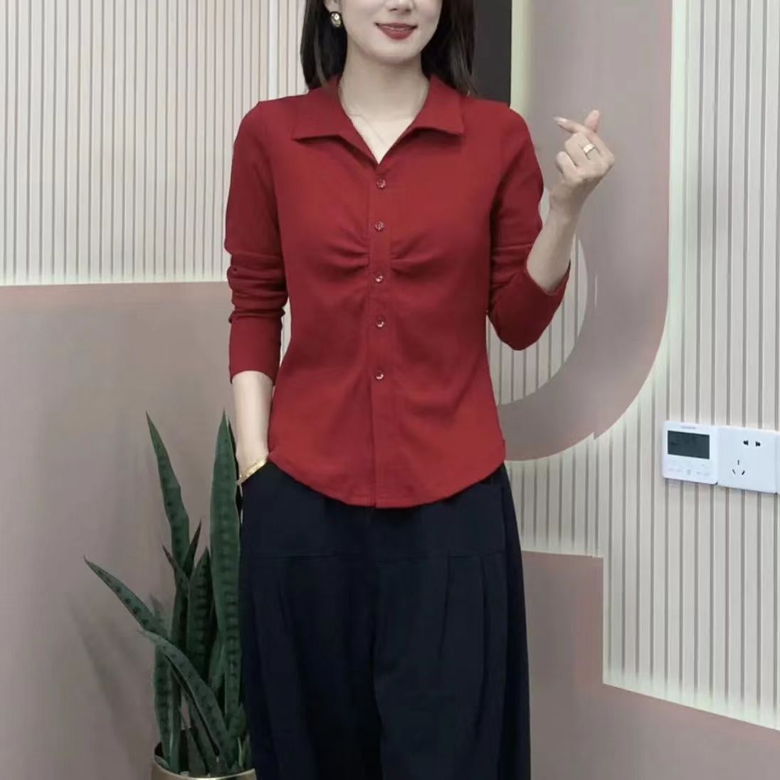 秋季新款翻领纯色褶皱纽扣显瘦运动大码休闲减龄洋气百搭长袖t恤