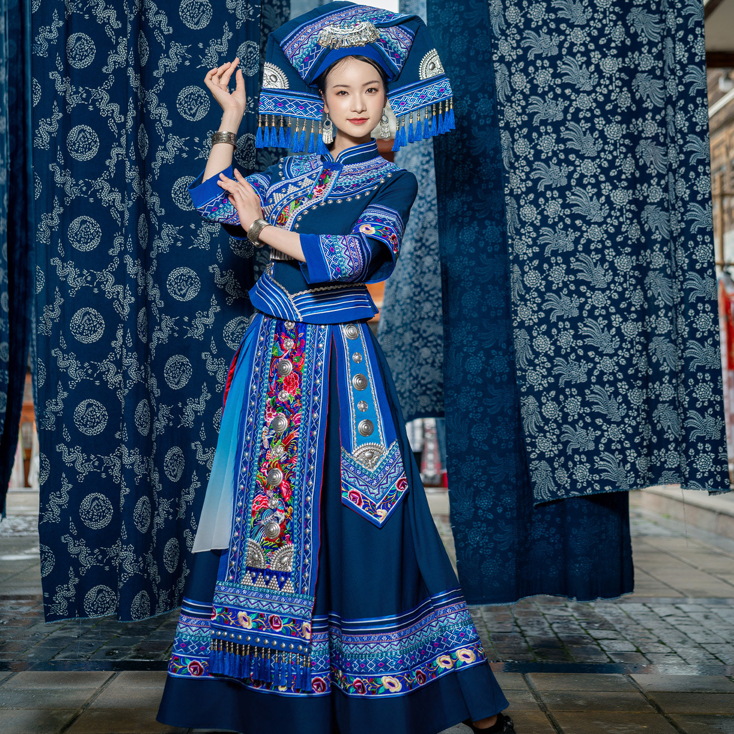 新款广西壮族服装成人三月三少数民族服饰女盛装壮锦刺绣演出长裙