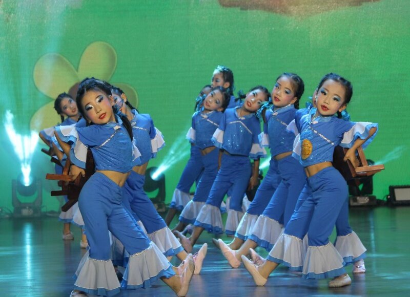 马儿嘟嘟演出服中国风小学生儿童板凳乖乖舞蹈服民族幼儿园六一装