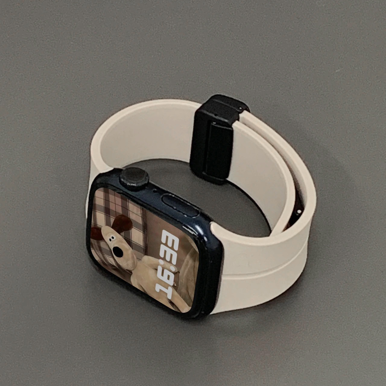 applewatch87硅胶磁吸折叠扣表带