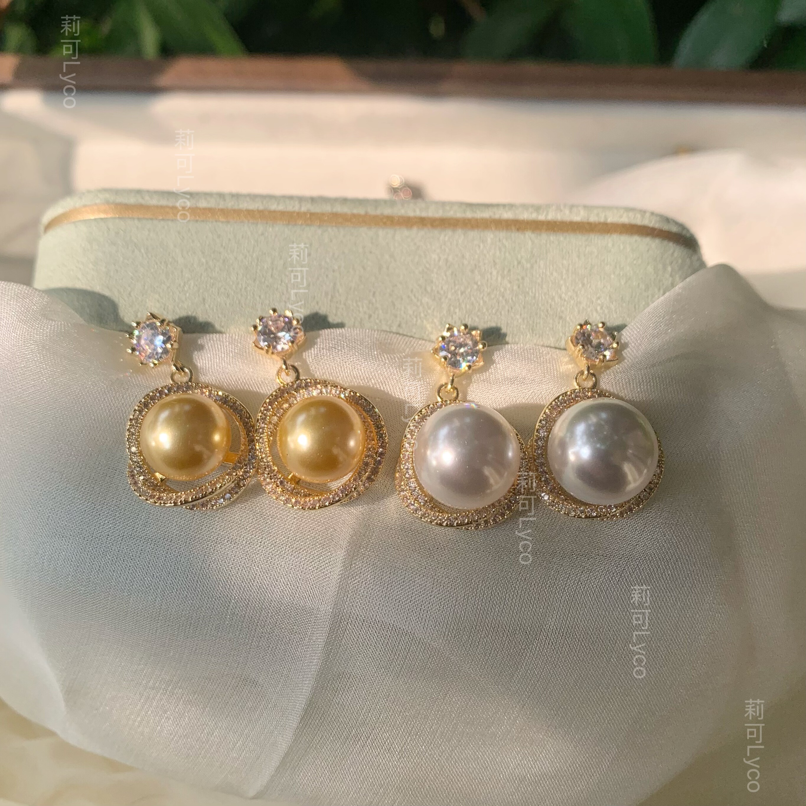 秋冬气质 人工南洋金珠冷光澳白围钻微镶耳钉