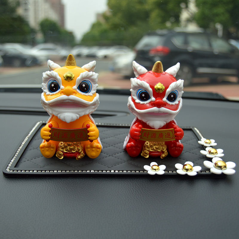 太阳能自动点头醒狮汽车摆件创意可爱公仔车载车内中控台上装饰品