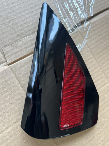 新到适用于特斯拉 modelY/3 后尾灯饰板右侧的全新配件包邮