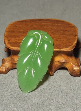 新疆的猫L122003 2.8克，肉质超细色泽舒适的老坑粉青碧玉叶子