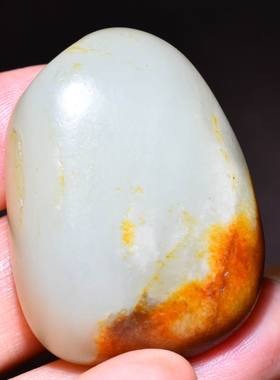 新疆的猫38.4克，油润细腻艳红皮青白玉籽CD27