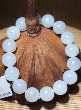 新疆的猫zg120504 42.1克，特浓白糯细润白玉底点墨籽料手串