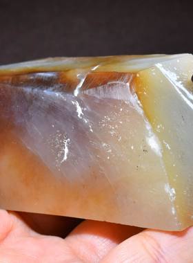 新疆的猫JJ101709  185.4克，可出精品的且末糖白山料原料切块