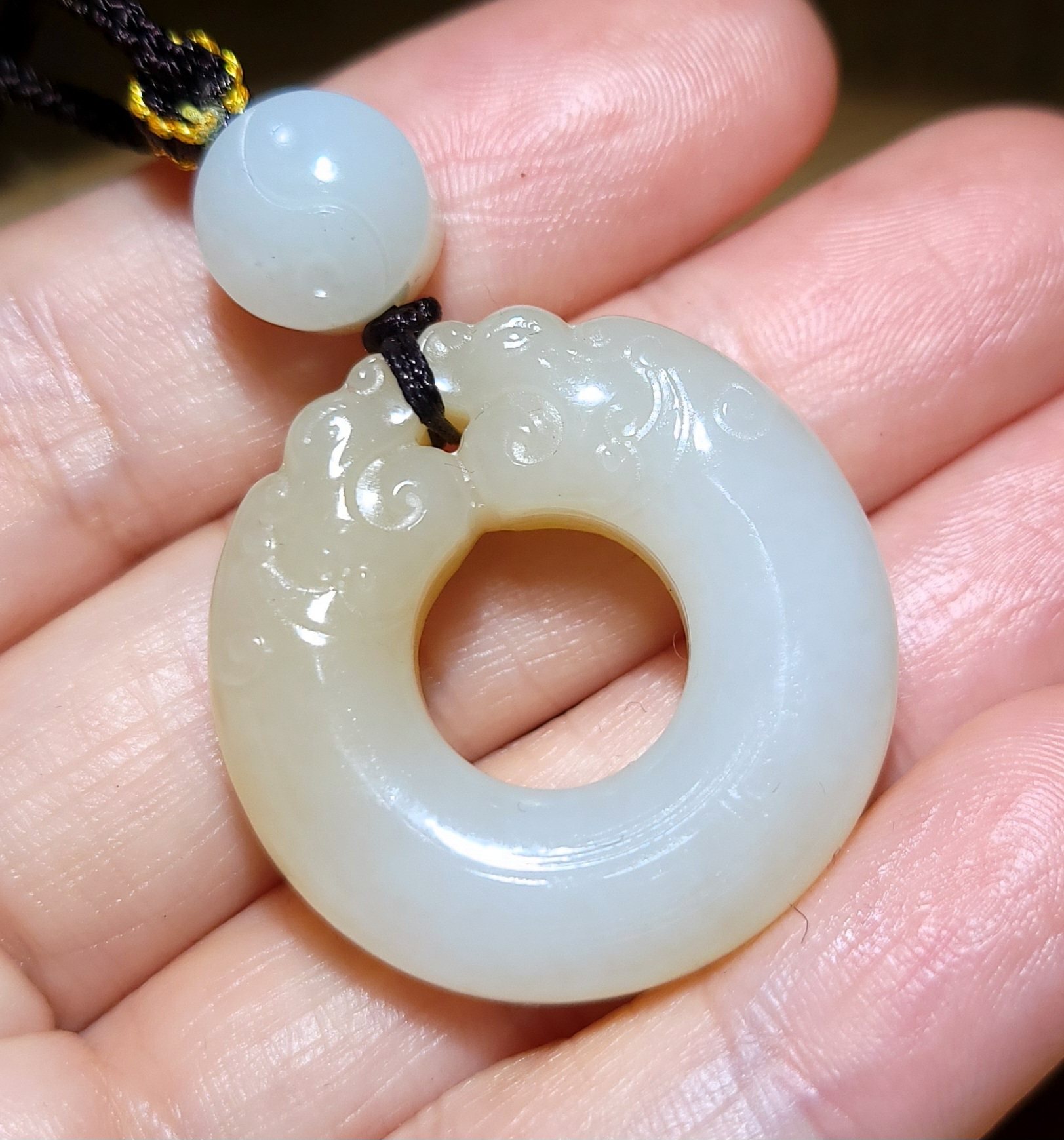 新疆的猫zg010407 18.1克含绳，油糯老俄料糖白玉苏工精雕双龙佩