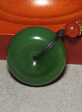 L031203 新疆的猫15.5克精品质感冰透油亮润泽的老坑菠菜绿平安扣