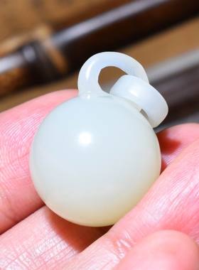 新疆的猫JJ122519  11.3克，青海晴水浅黄色珠子挂件