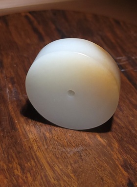 新疆的猫YQ090301 31.5克，糖色亮丽的油润的且末糖白玉平安璧