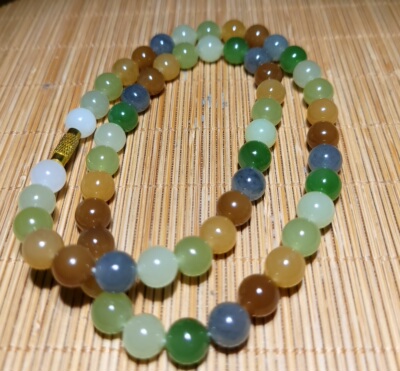 新疆的猫zg122504 45.8克，色泽搭配绚丽的和田玉多宝项链