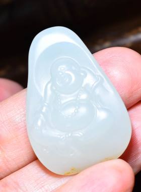 新疆的猫JJ112303 12.5克，油脂感强烈的高青白玉籽料佛雕件