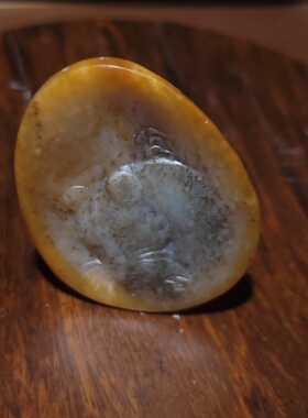 YQ102612   26.7克，满黄皮饱满的和田黄沁沁糖老虎挂坠 新疆的猫