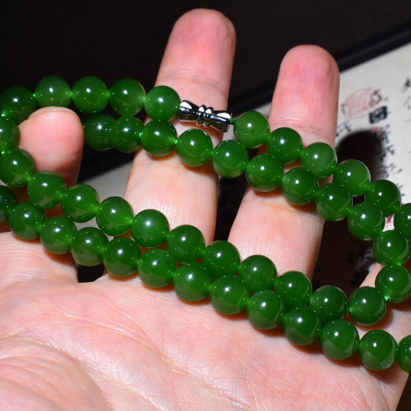 珠子圆润菠菜绿老坑碧玉项链