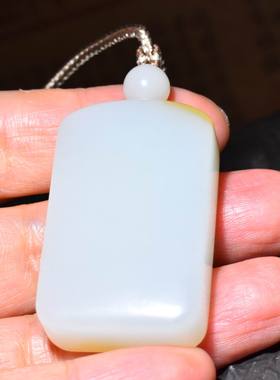 JJ011906新疆的猫37.9克一抹浅糖和田玉俄料糖羊脂白平安牌