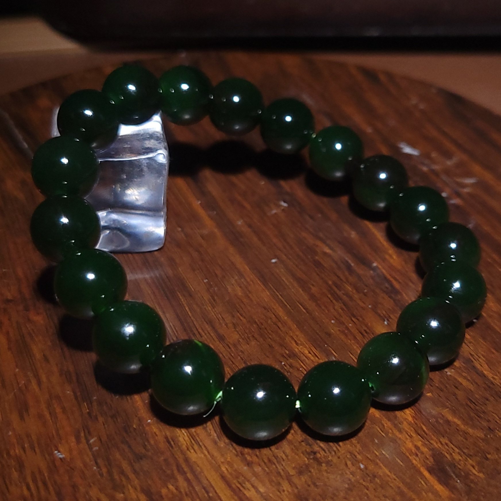 新疆的猫YQ101607 30.9克10mm浓翠欲滴色惊艳七号矿老料碧玉手链