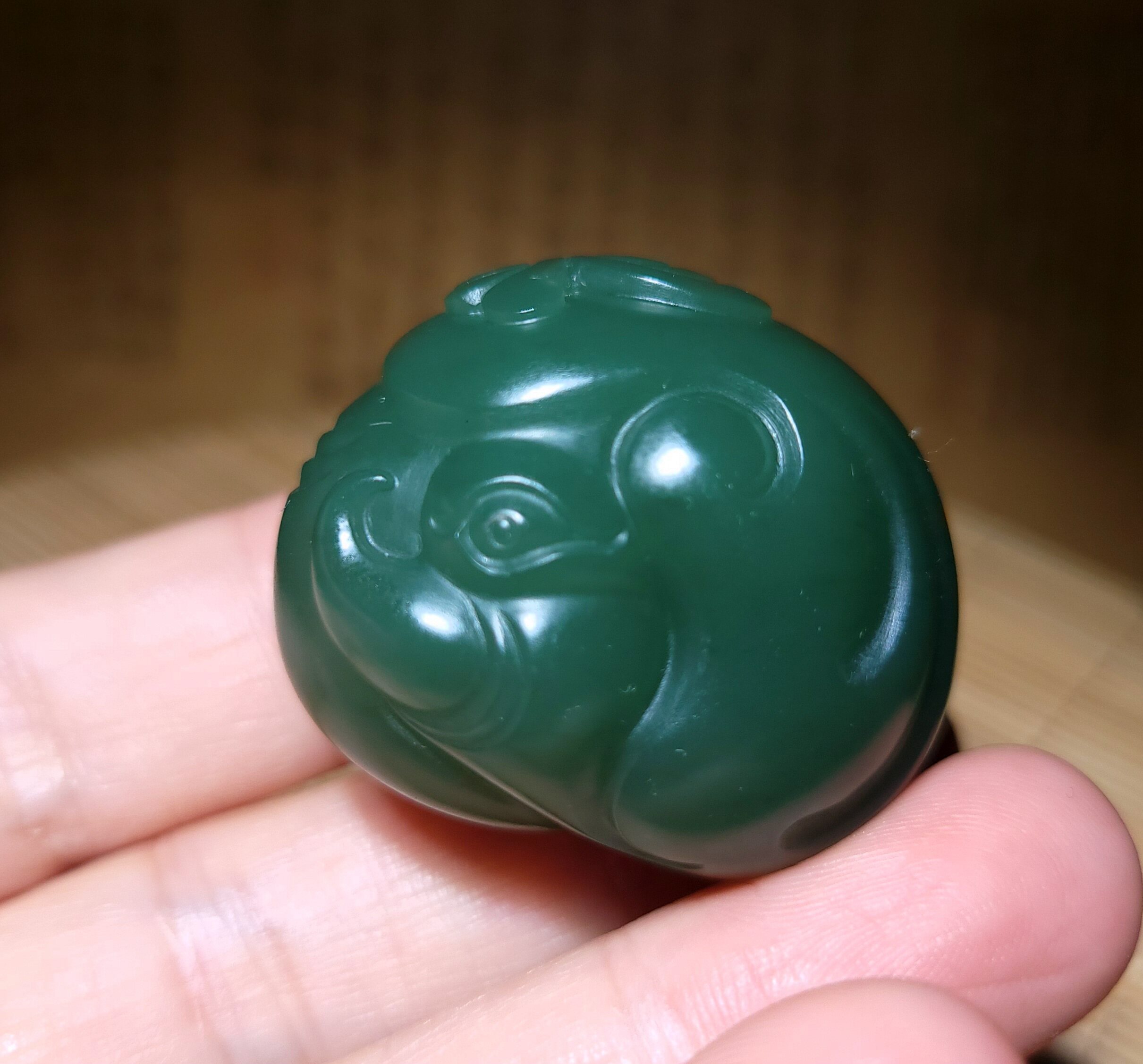 zg020408新疆的猫44.1克质感超润起荧光碧玉鸭蛋青太平象摆件