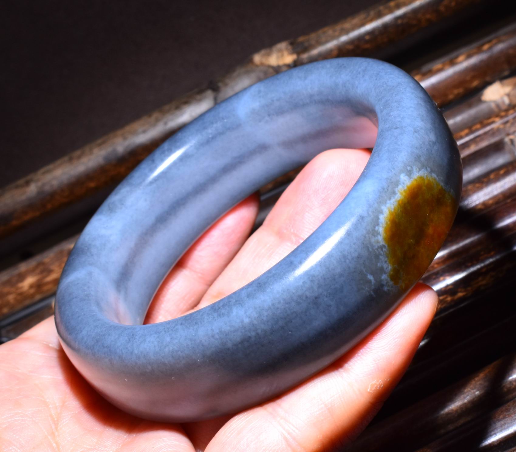 新疆的猫SBH109 内径60mm，122.2克青花籽料宽条轮胎手镯