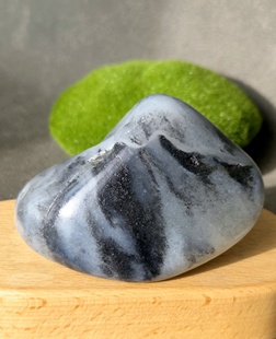 新疆的猫W122501 136.69克小山子型特细特熟高油糯青花手把玩籽