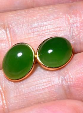 JJ011401新疆的猫1.9克精美的18k金阳绿色碧玉和田玉蛋面耳钉