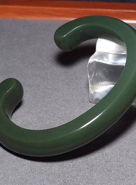 新疆的猫L102402 54.5克，内径63.5mm顶细青海老坑细料C型手镯