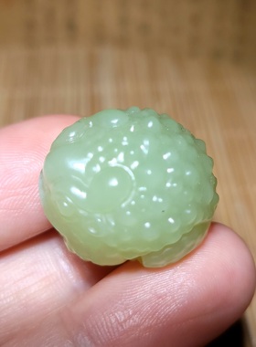 zg011906 新疆的猫13.0克，油润的若羌黄口金蟾雕件和田玉