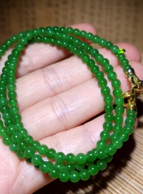 zg020309 新疆的猫16.1克，鲜美细润油亮阳果绿色碧玉项链和田玉
