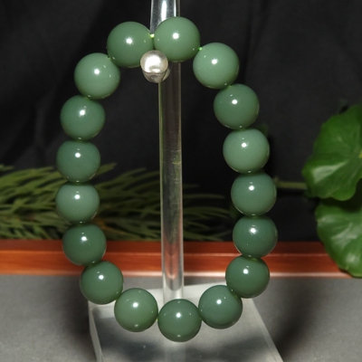 L012204新疆的猫45.0克直径12mm油脂感强烈碧玉豆青手链和田玉