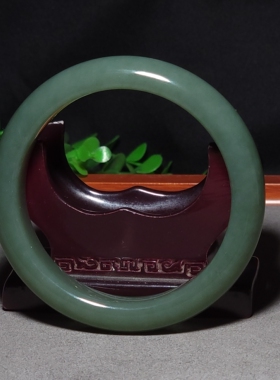 L040102 新疆的猫68.8克内径60.5mm飘蓝色调高脂粉且末青玉手镯