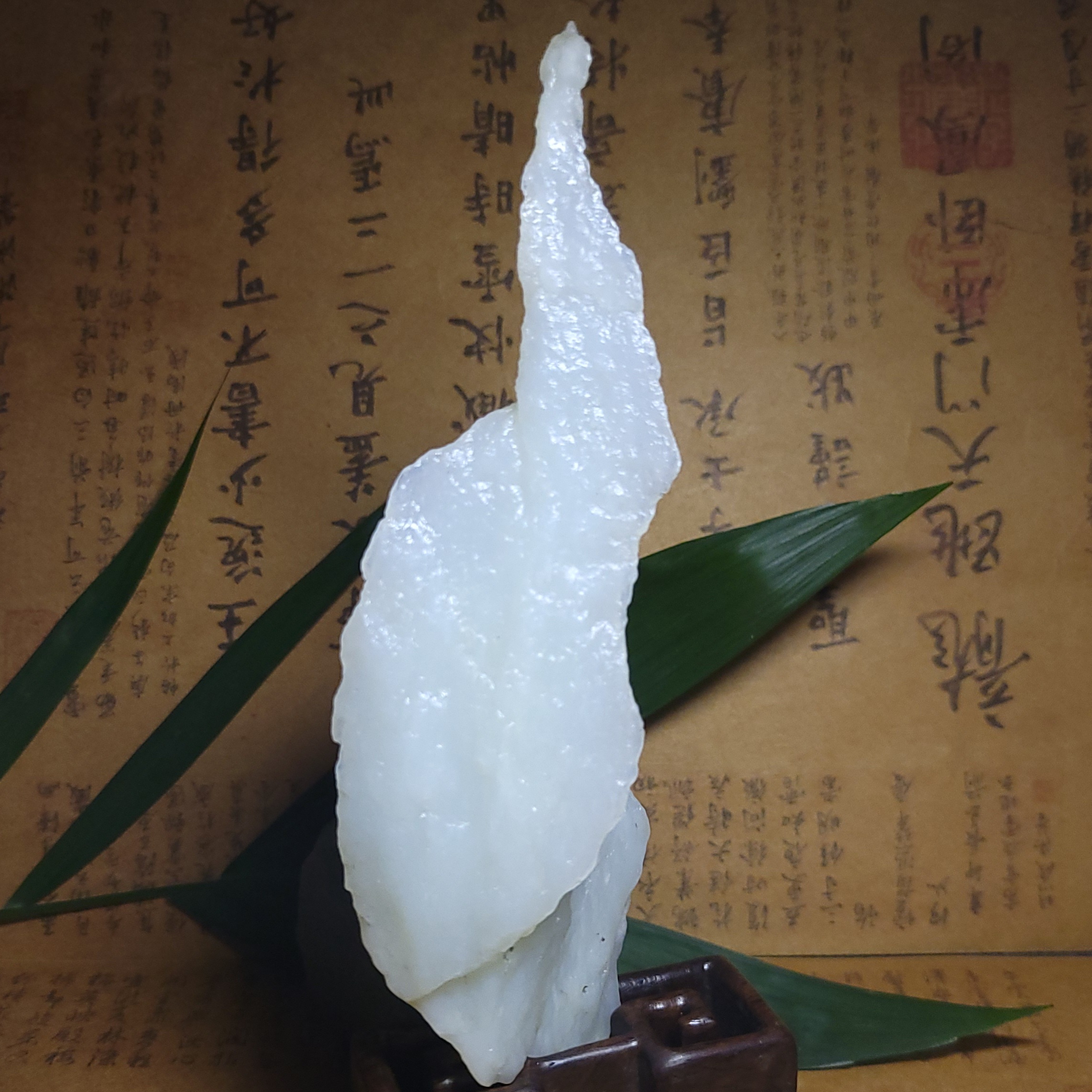 新疆的猫Z022606 96.3克，高油细润象形黑山脂白玉山流水天然摆件