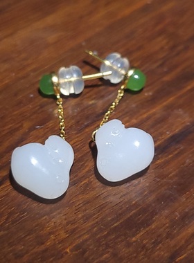 新疆的猫YQ122209 3.6克润如凝脂新疆黑山羊脂玉18k金镶兔子耳坠