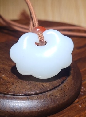 YQ020208 新疆的猫16.2克脂份浓郁玉性温润的且末羊脂白如意锁