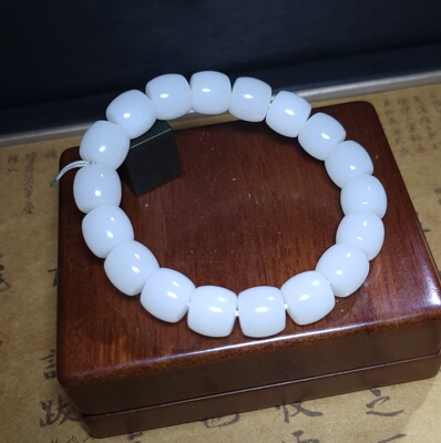 Z012105 新疆的猫53.2克超白糯特细油润三高羊脂白玉苏工归圆手串