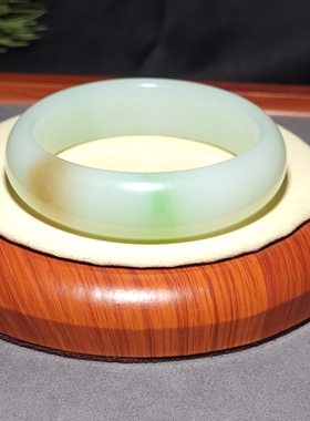 新疆的猫L091806 90.8克内径60.5mm质感油润俄料白玉带翠三色手镯