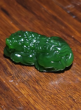 YQ111707 12.8克，34-19-12mm肉细油亮老料辣绿色俄料碧玉貔貅