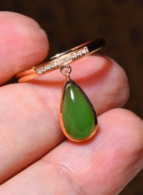 新疆的猫JJ122529  2.4克， 内径17mm俄料阳绿碧玉18k镶金戒指