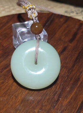 YQ120806 22.5克鲜靓柔美飘蓝色调高脂粉的且末青白平安扣