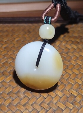 新疆的猫YQ110702 20.4克（含绳）油润细腻的且末糖白玉平安扣