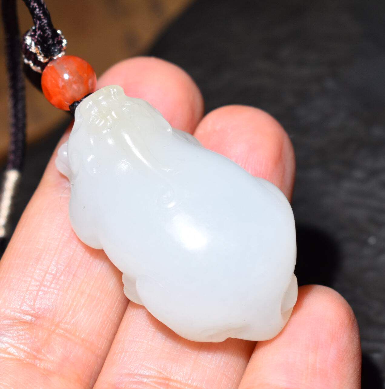 JJ030502新疆的猫17.56克特润油脂肉细色浓艳俄料糖白玉貔貅雕件