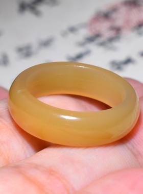 新疆的猫JJ112714  2.7克，内径17mm高的且末黄糖玉指环