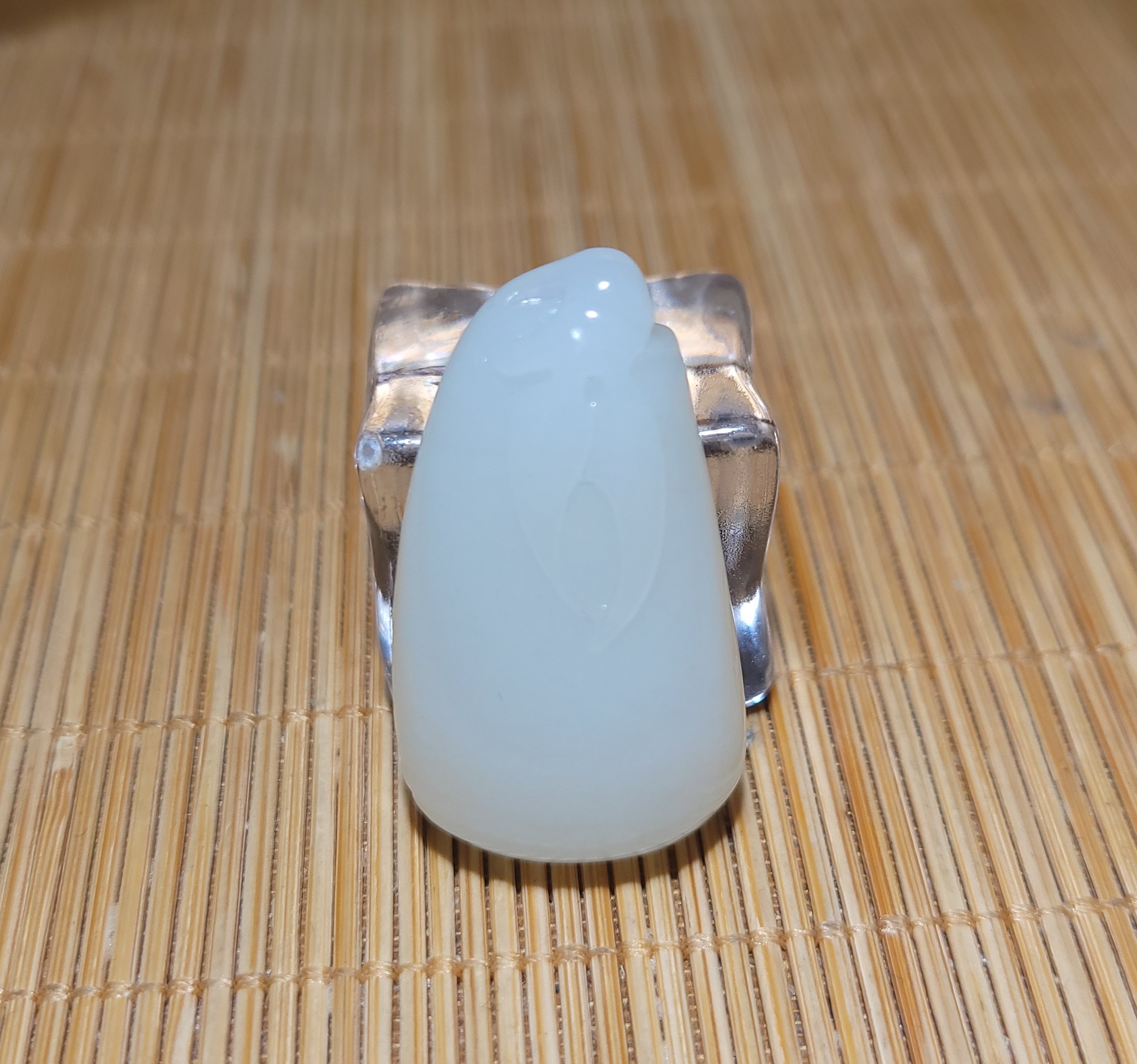 zg120104 12.2克肉质细腻油性高俄料羊脂白玉“结节高升”雕件