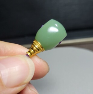 新疆的猫Z010503 4.8克，顶细油亮冰润纯美俄碧粉青苏工金配三通
