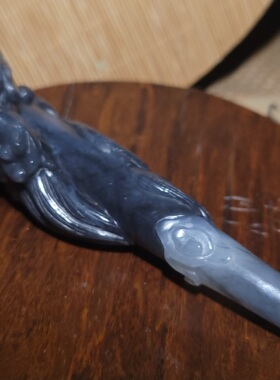 YQ031516  951克，整料设计雕琢红皮青花籽料烟嘴把件，新疆的猫