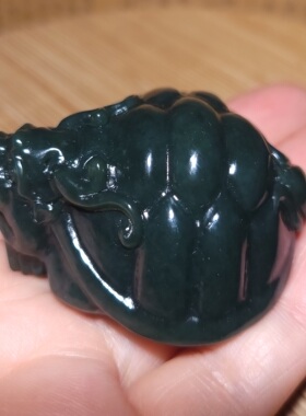 zg032506 新疆的猫77.7克油性极高泛蓝调新疆青玉龙龟把件和田玉