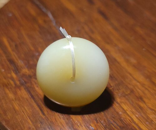 YQ050806 新疆的猫16.6克，26-14mm油膏料且末羊脂白玉带糖面包扣