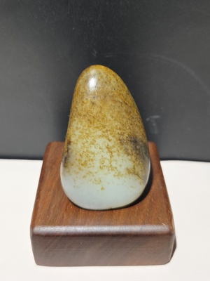 G012402新疆的猫37.0克超棒料型聚成气候黄褐皮白玉挂坠籽和田玉