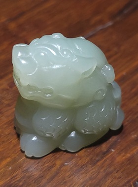 新疆的猫YQ122503 34.3克肉质特别细腻色调鲜亮青海老坑晴水瑞兽