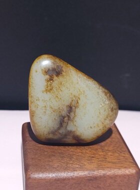 C032405新疆的猫46克老气沧桑的褐皮加秋梨皮白玉玩籽