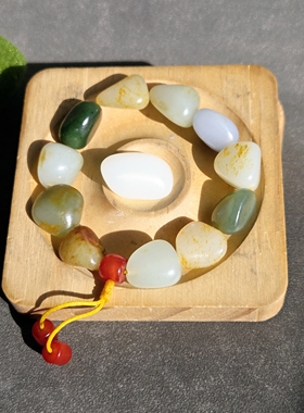 W011406新疆的猫61.5克11颗饱满圆润细肉高油籽料多宝手串和田玉